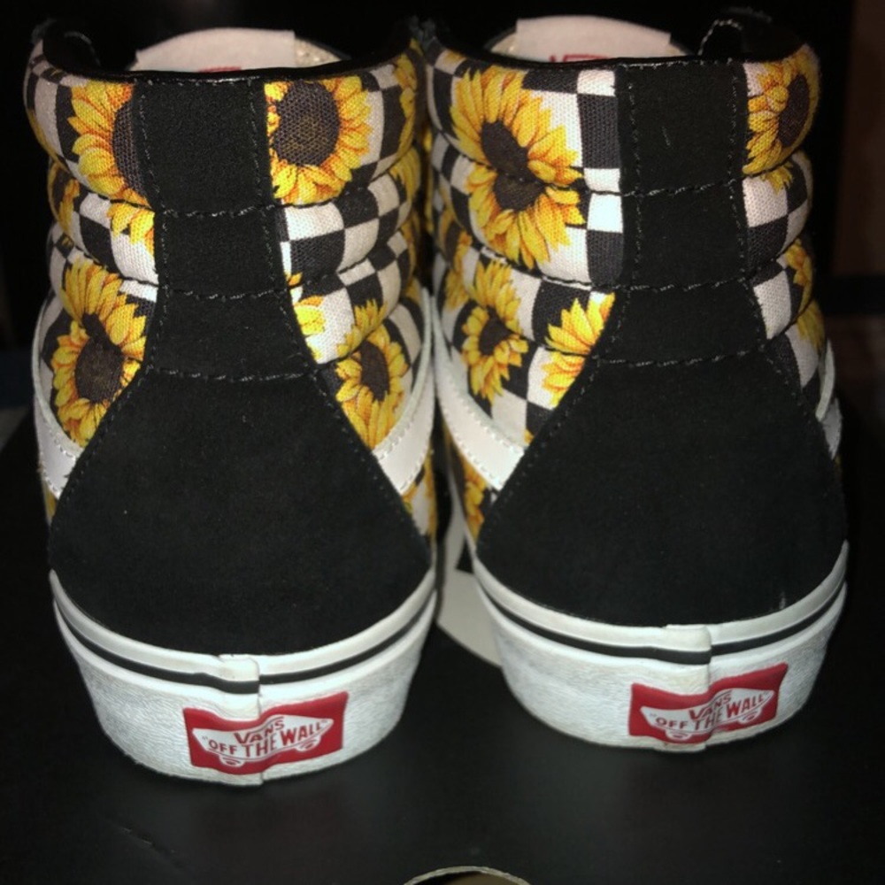 Girls custom vans. - Picture 5 of 5